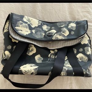 Lululemon Flowin’ With my Omies Yoga Bag Floral